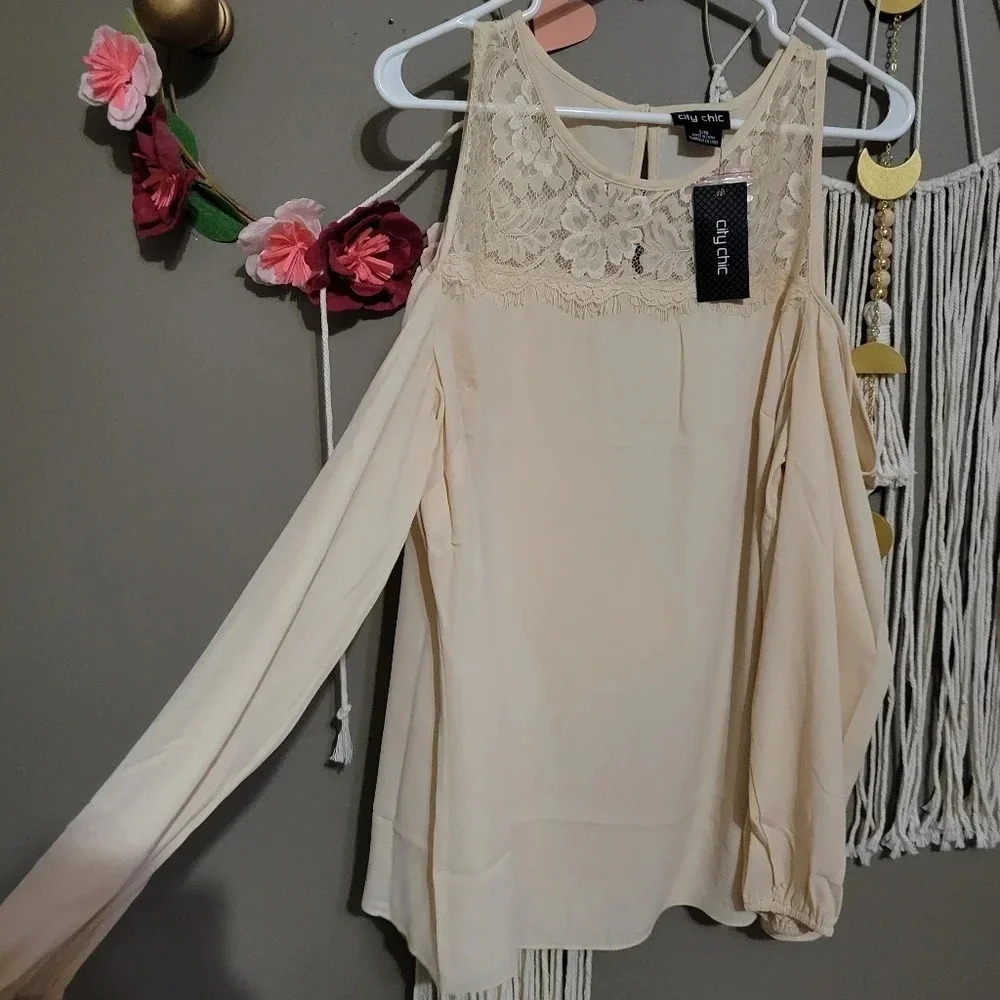 NWT City Chic Natalia Top in Buff, Cold-Shoulder, Lace Detail, Flowy, Size 16. - Picture 3 of 7